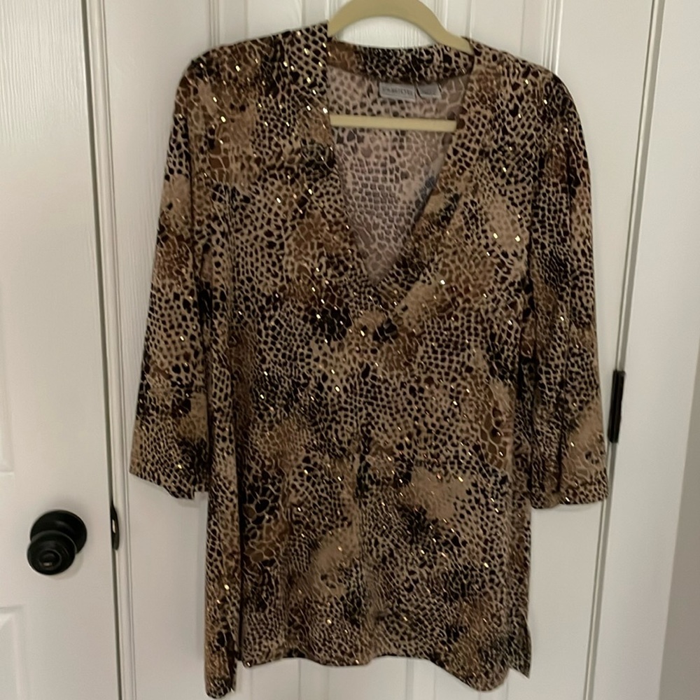 Chico’s Animal print sparkly VNeck top Sz3